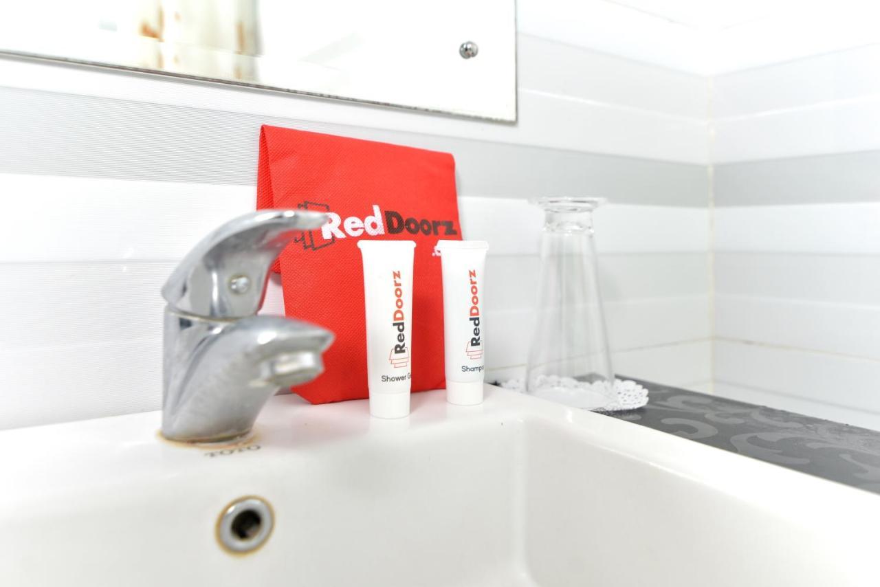 Reddoorz Plus Near Mall Bali Galeria 2 Denpasar Exterior foto