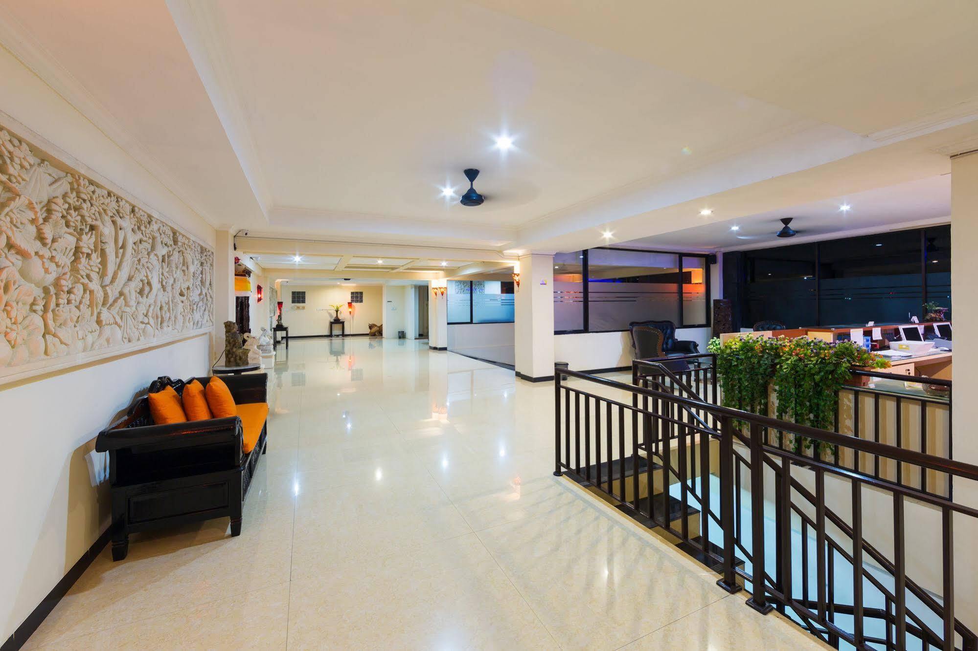 Reddoorz Plus Near Mall Bali Galeria 2 Denpasar Exterior foto