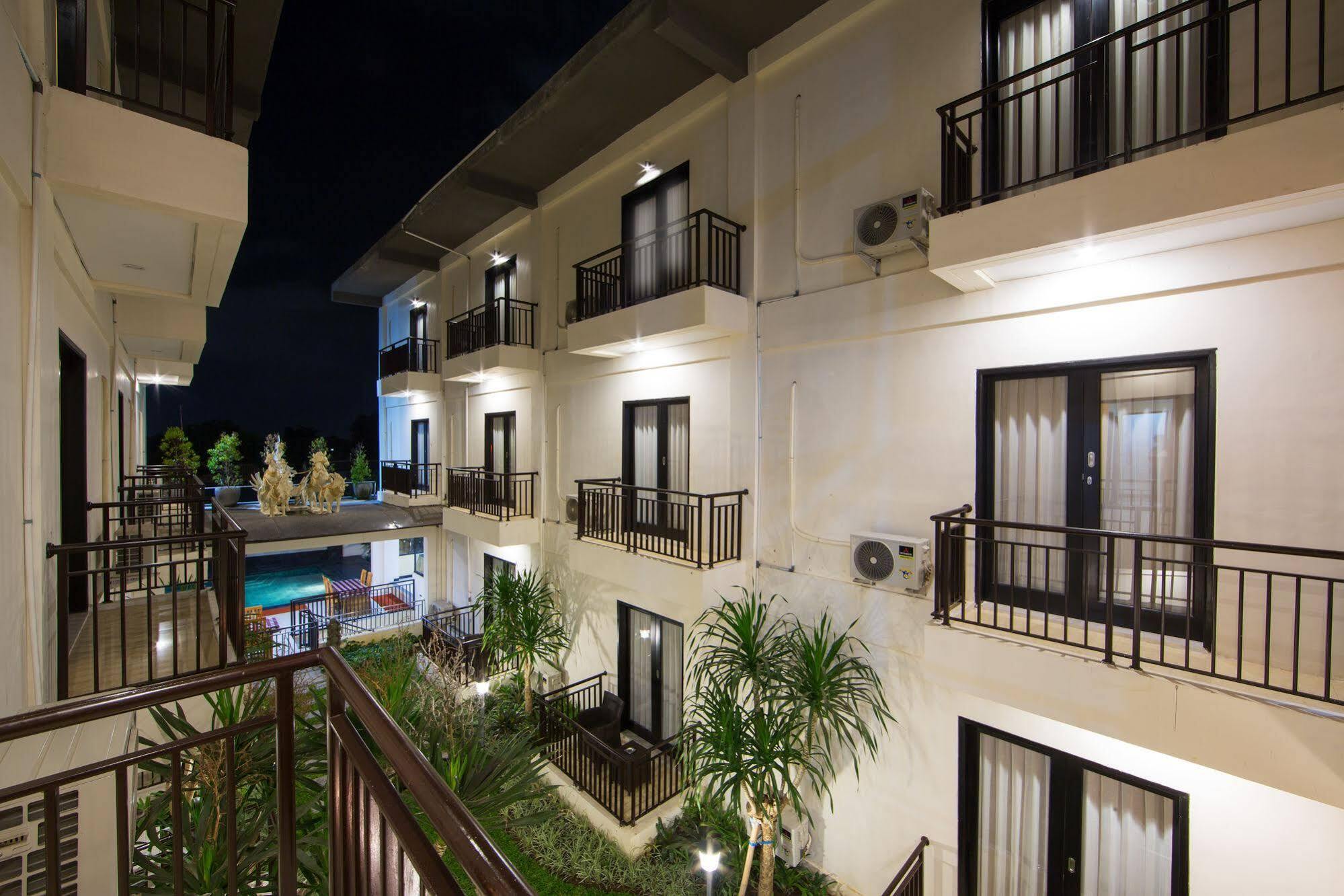 Reddoorz Plus Near Mall Bali Galeria 2 Denpasar Exterior foto