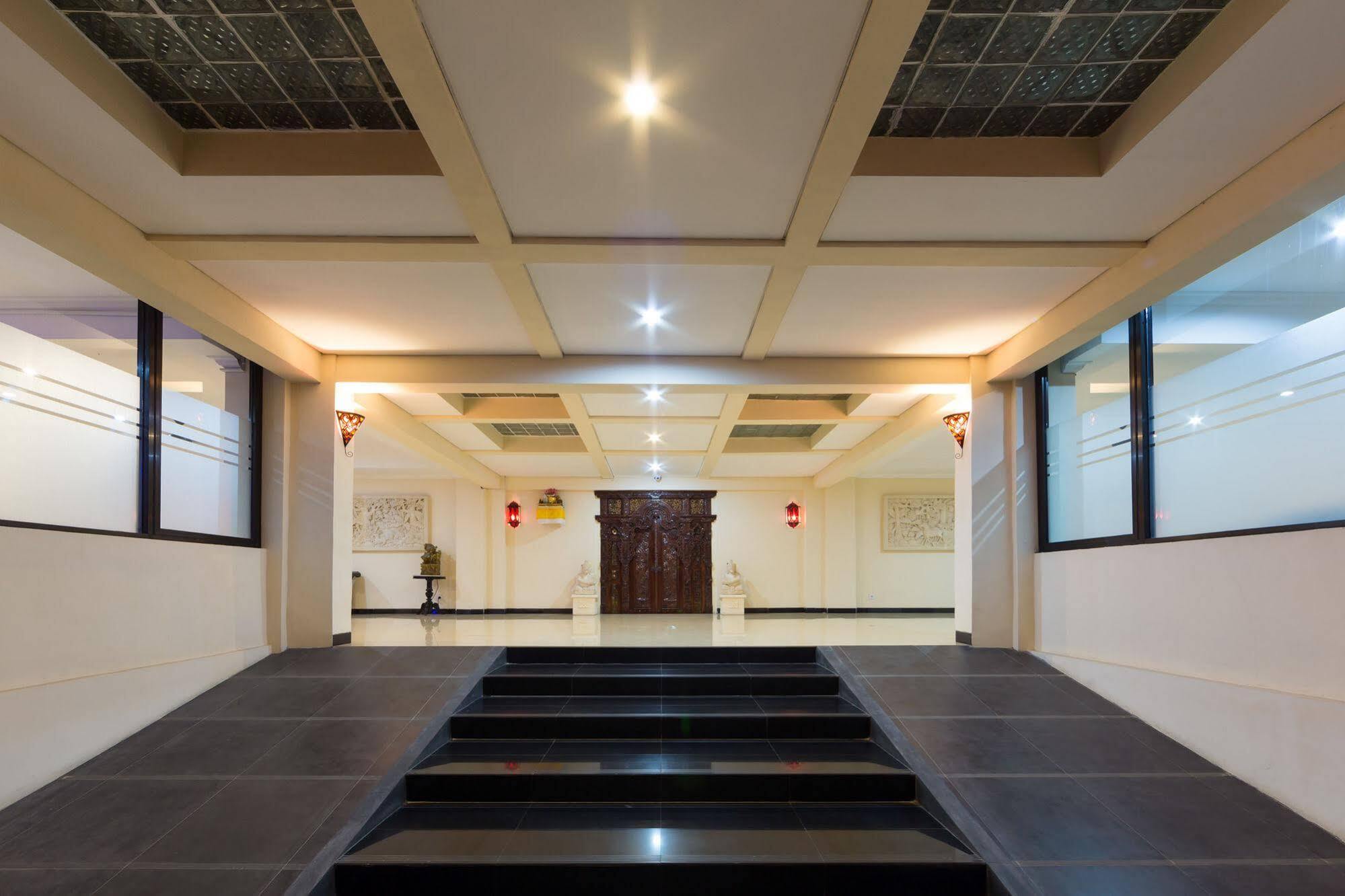 Reddoorz Plus Near Mall Bali Galeria 2 Denpasar Exterior foto